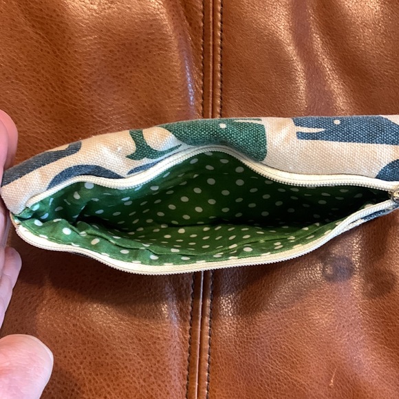Bungalow 360 whale print trifold wallet - Picture 6 of 8